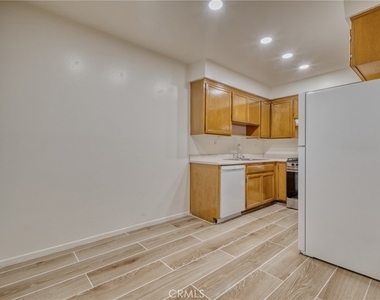 4546 Murietta Avenue - Photo Thumbnail 6