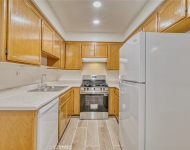 4546 Murietta Avenue - Photo Thumbnail 8