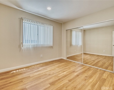 4546 Murietta Avenue - Photo Thumbnail 9