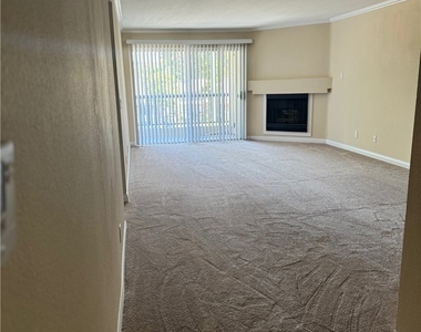 21550 Burbank Boulevard - Photo Thumbnail 2