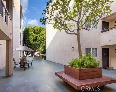 21550 Burbank Boulevard - Photo Thumbnail 26