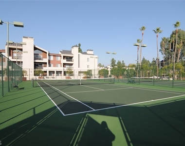 21550 Burbank Boulevard - Photo Thumbnail 12