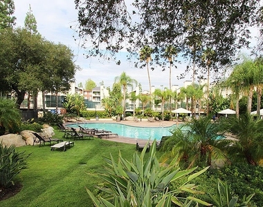 21550 Burbank Boulevard - Photo Thumbnail 21