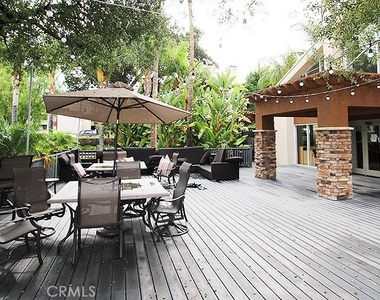 21550 Burbank Boulevard - Photo Thumbnail 23