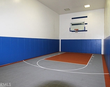 21550 Burbank Boulevard - Photo Thumbnail 19