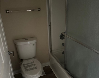 21550 Burbank Boulevard - Photo Thumbnail 9