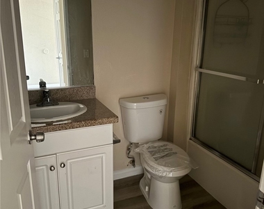21550 Burbank Boulevard - Photo Thumbnail 10