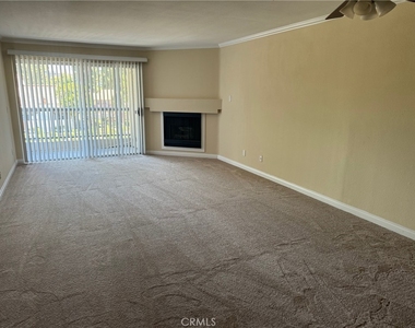 21550 Burbank Boulevard - Photo Thumbnail 5