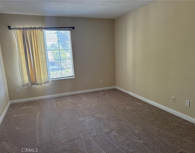 21550 Burbank Boulevard - Photo Thumbnail 7