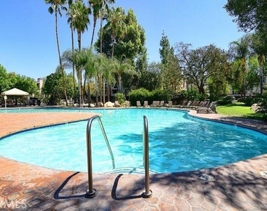 21550 Burbank Boulevard - Photo Thumbnail 13