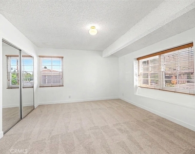 4413 Canoga - Photo Thumbnail 24