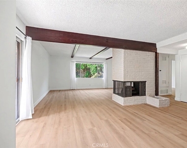 4413 Canoga - Photo Thumbnail 12