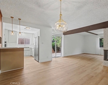 4413 Canoga - Photo Thumbnail 17