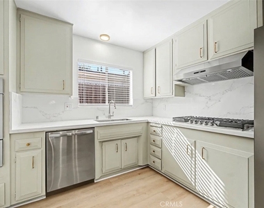 4413 Canoga - Photo Thumbnail 8