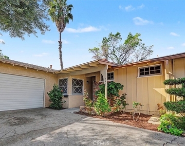4413 Canoga - Photo Thumbnail 4