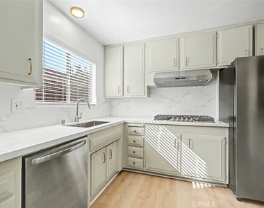4413 Canoga - Photo Thumbnail 10