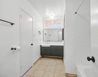 4413 Canoga - Photo Thumbnail 22