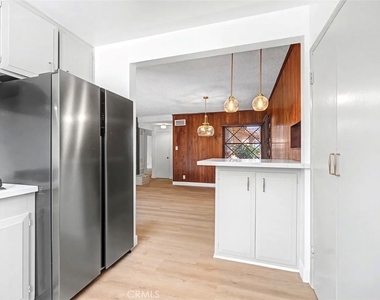 4413 Canoga - Photo Thumbnail 11