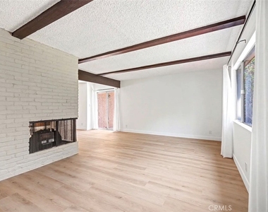 4413 Canoga - Photo Thumbnail 16