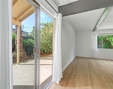4413 Canoga - Photo Thumbnail 21