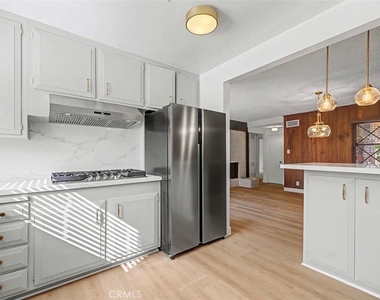 4413 Canoga - Photo Thumbnail 9