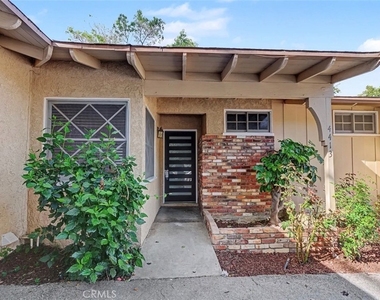 4413 Canoga - Photo Thumbnail 3