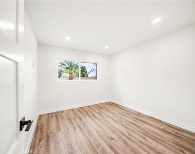 8738 Monogram Avenue - Photo Thumbnail 26