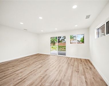 8738 Monogram Avenue - Photo Thumbnail 18