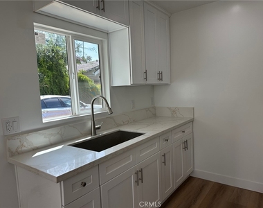 619 S Brand Boulevard - Photo Thumbnail 9