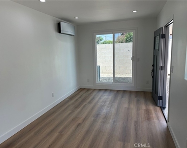 619 S Brand Boulevard - Photo Thumbnail 4