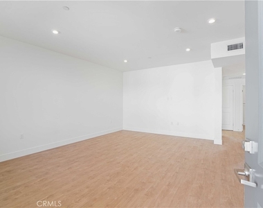 8750 Sepulveda Boulevard - Photo Thumbnail 3