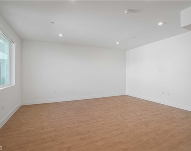 8750 Sepulveda Boulevard - Photo Thumbnail 7