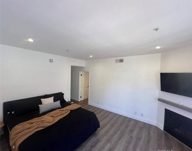 1645 Camden Avenue - Photo Thumbnail 6