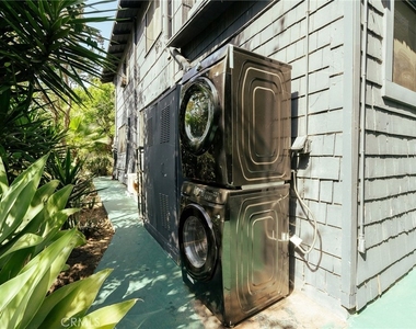 5924 Hayes Avenue - Photo Thumbnail 16