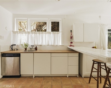 5924 Hayes Avenue - Photo Thumbnail 6