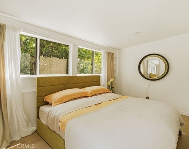 5924 Hayes Avenue - Photo Thumbnail 3