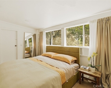 5924 Hayes Avenue - Photo Thumbnail 4