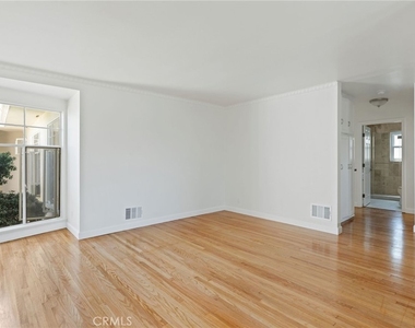 459 Landfair Avenue - Photo Thumbnail 9