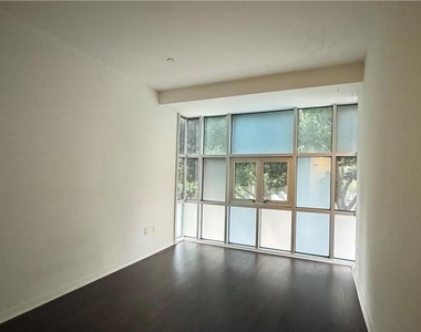 630 W 6th - Photo Thumbnail 4