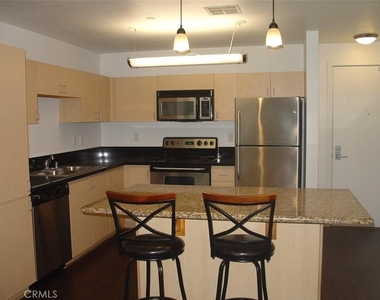 630 W 6th - Photo Thumbnail 2