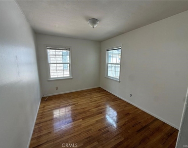 417 E Walnut - Photo Thumbnail 9