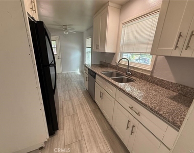 417 E Walnut - Photo Thumbnail 2