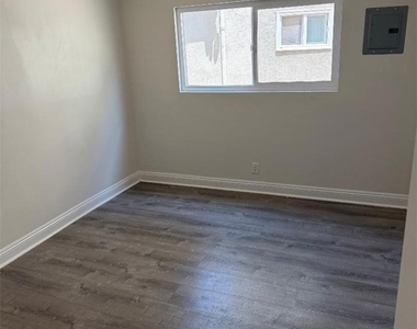 1013 S Tamarack - Photo Thumbnail 4