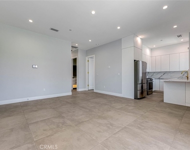1556 S Bundy - Photo Thumbnail 3
