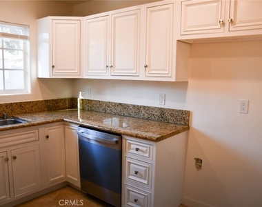 316 Parker - Photo Thumbnail 5