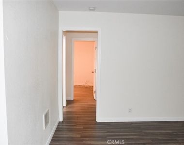411 Kroeger St - Photo Thumbnail 6
