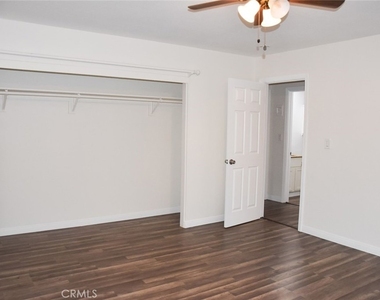 411 Kroeger St - Photo Thumbnail 10