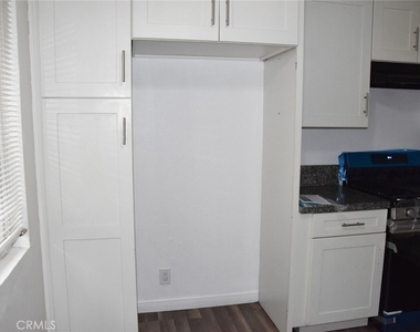 411 Kroeger St - Photo Thumbnail 5