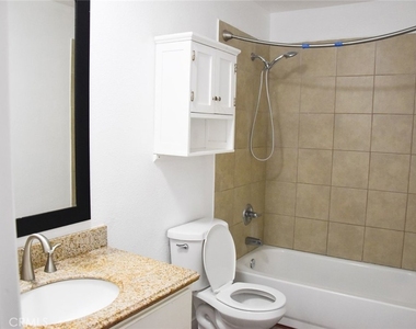 411 Kroeger St - Photo Thumbnail 7