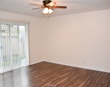 411 Kroeger St - Photo Thumbnail 12
